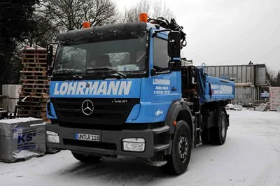 Lohrmann LKW mit Ladekran im Winter