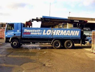 Lohrmann LKW mit Ladekran auf dem Betriebshof